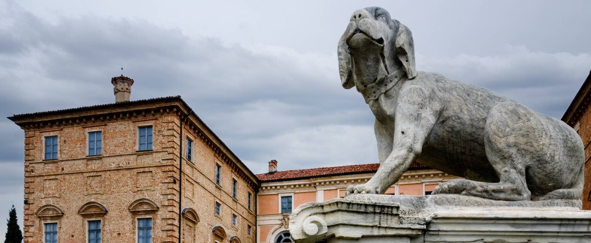 Langhe: statua