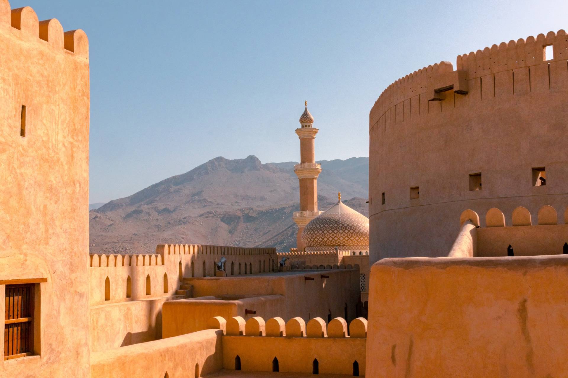 Oman: mura