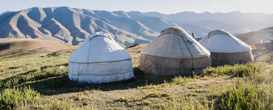 yurte nella steppa uzbeka
