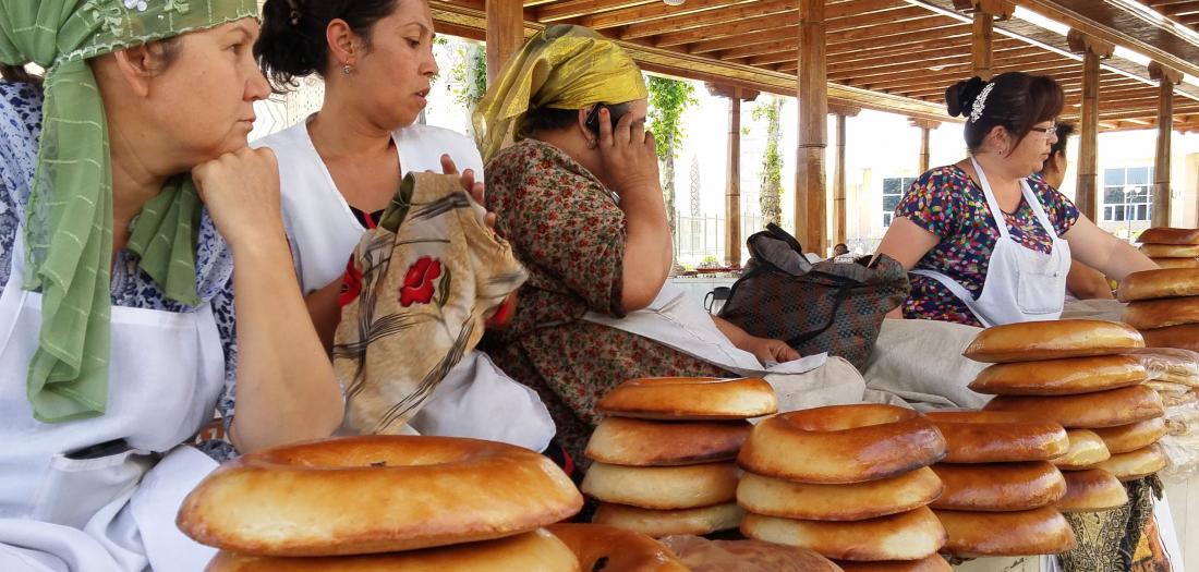 Donne al mercato Fergana 